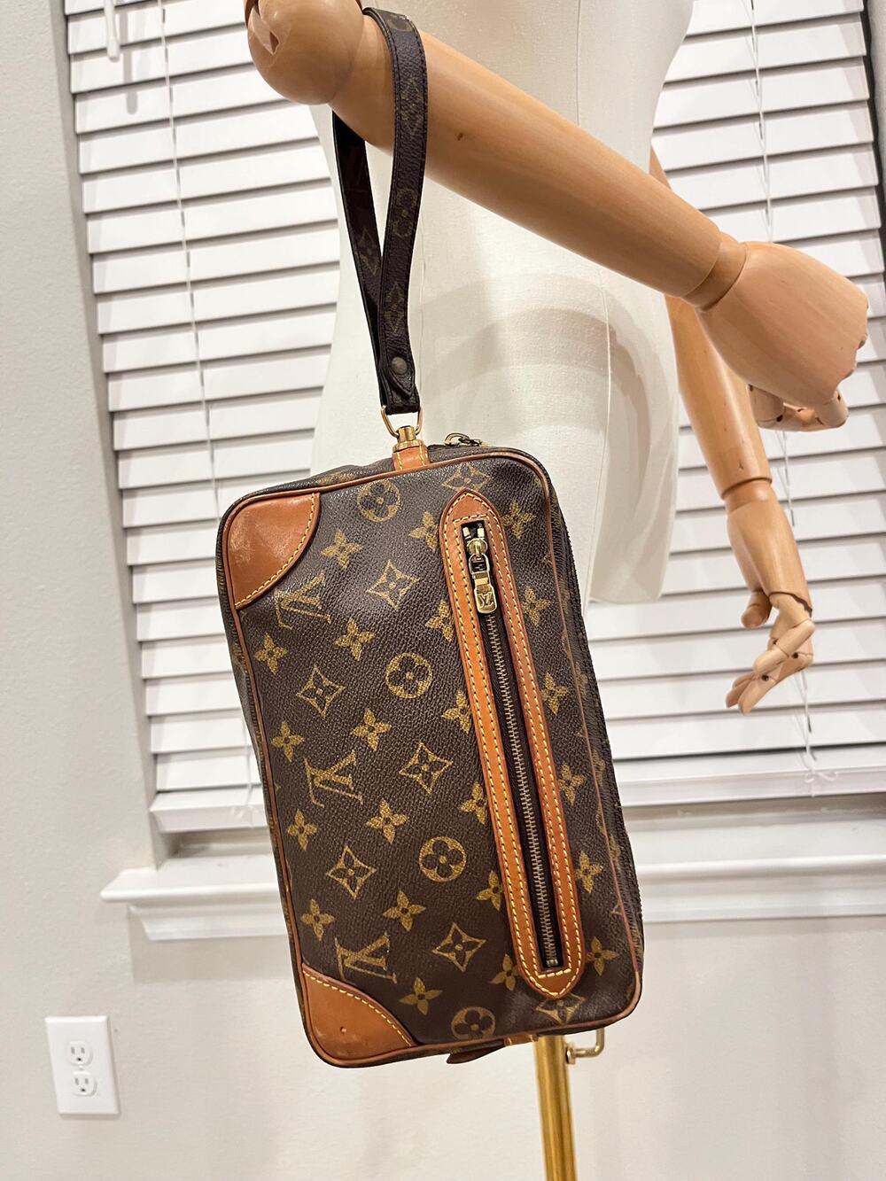 Louis Vuitton vintage unisex monogram clutch purse